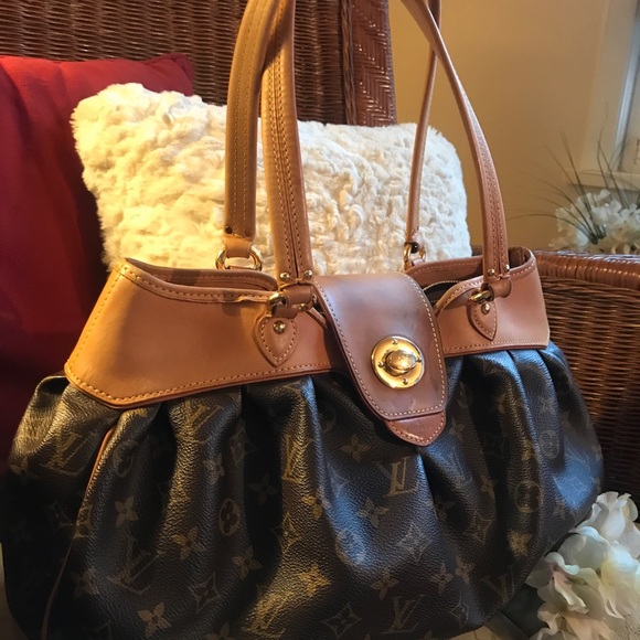 ❌SOLD!!!! ❌LOUIS VUITTON BOETIE MM-BRAND 🎉SALE🎉 - Picture 7 of 8